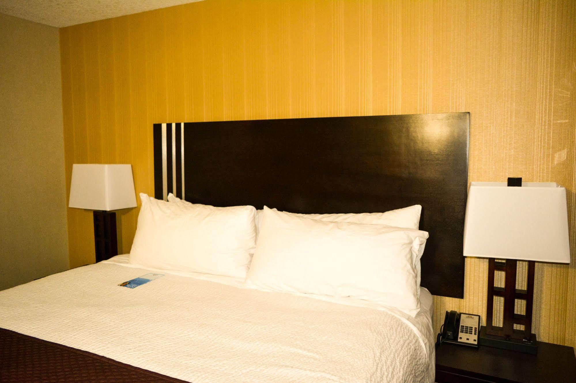 Days Inn By Wyndham Sylvan Lake Extérieur photo