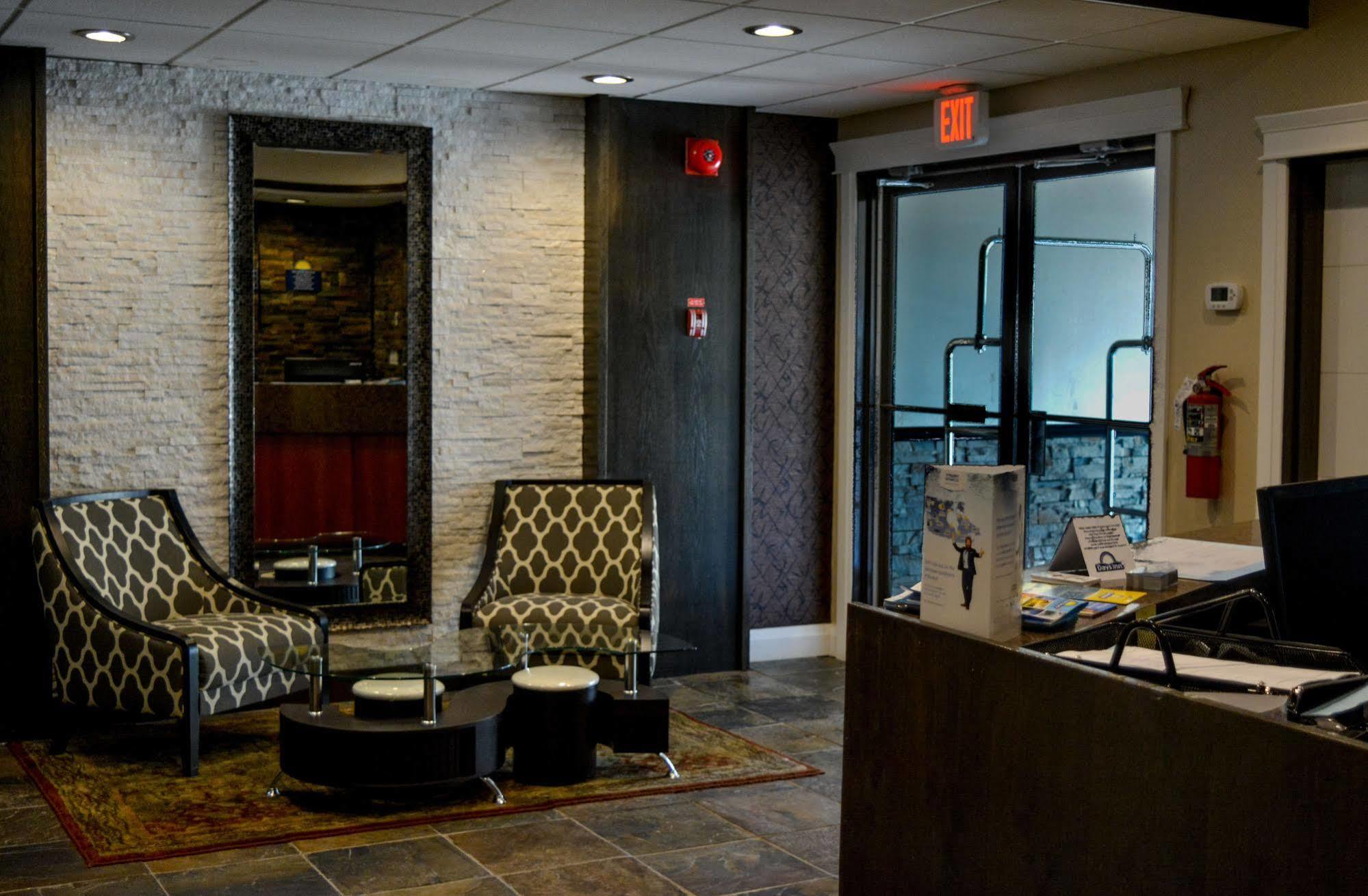 Days Inn By Wyndham Sylvan Lake Extérieur photo